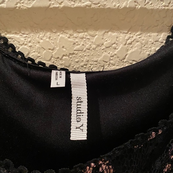 Studio X Cami🌺 - Picture 2 of 3